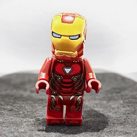 LEGO Marvel Iron Man Minifigure Red & Gold Armor, Plastic, Age 4+