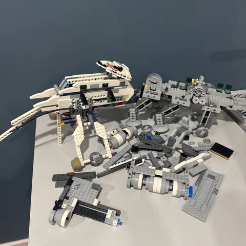 LEGO Star Wars: Republic Dropship with AT-OT Walker (10195) Parts