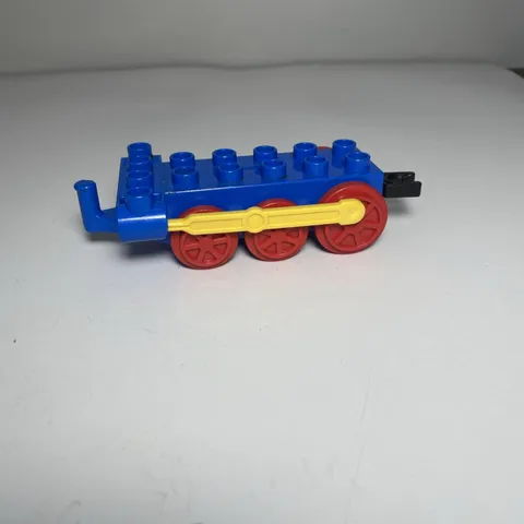Lego Duplo Train Engine Base 2x6 w/ drive shaft train wheels