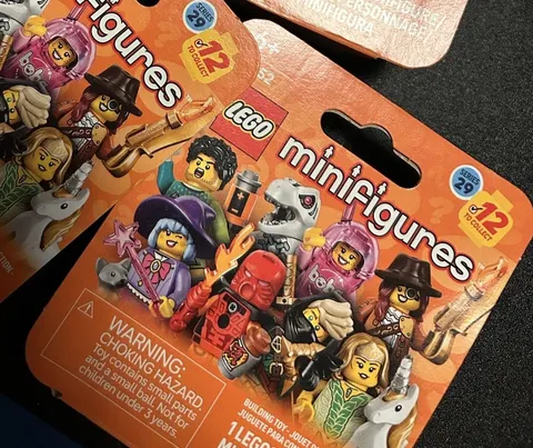 LEGO  Series 29 Collectible Minifigures 71052 - Marine Biologist  NIB • SCANNED