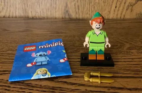 Complete Disney Lego Minifigure Peter Pan Series 1 w/ Stand Daggers