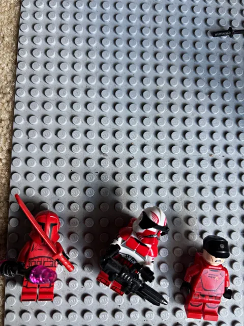 LEGO Red/White Armor Minifigures Lot Weapons & Accessories, loose figure/custom.