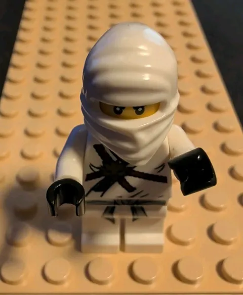 LEGO Ninjago Zane The Golden Weapons Minifigure 2507 NJO001
