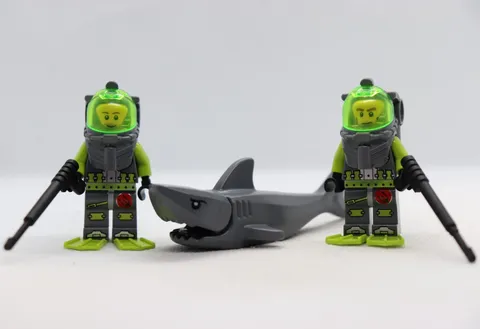 2) Atlantis Diver Lot W/ Shark Atlantis 7985 8078 LEGO® Minifigure Figure