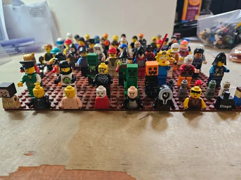 LEGO Minifigure Parts Lot mini Figures Heads Torsos Accessories Mixed Bundle
