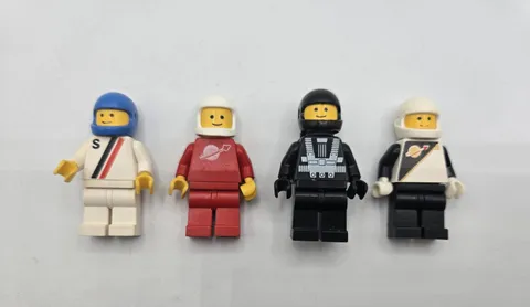 LEGO Vintage Astronaut Minifigure Lot Of 4