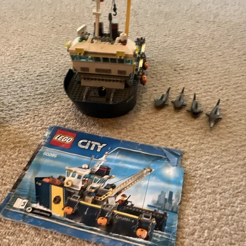 LEGO City 60095 Deep Sea Exploration Vessel 717pcs Incomplete Without Box