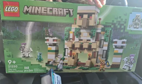 *RETIRED*LEGO 21250 Minecraft: The Iron Golem Fortress BRAND NEW FACTORY SEALED