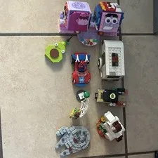 Random LEGO- Four complete sets comes with two mini-figures