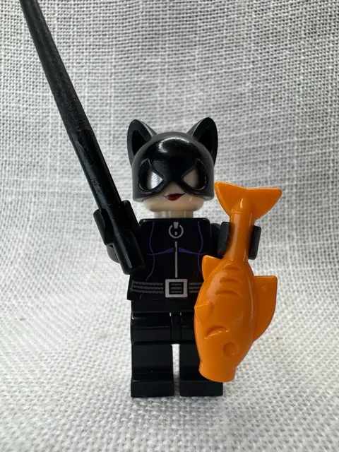 LEGO DC Batman 2006 Catwoman bat003 Black Suit with Dark Purple Trim, Red Lips