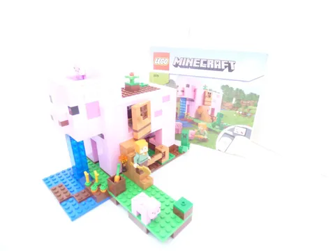 LEGO Minecraft 21170 The Pig House Set With Instructions & Minifigures
