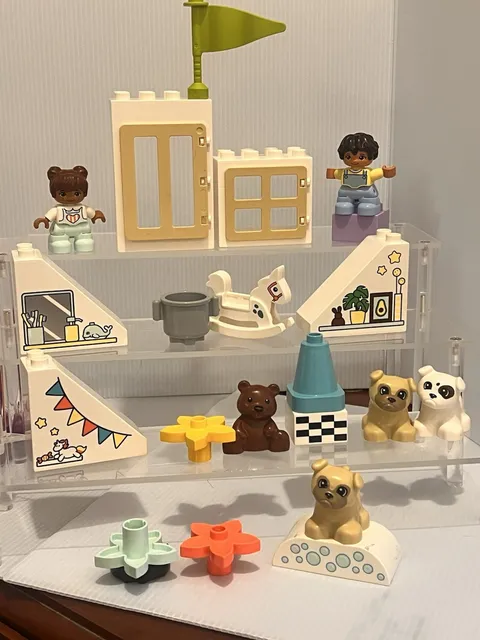Lego Duplo 10929  Modular Playhouse Pieces Lot Bear Dogs Kid Figures Windows