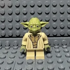 Lego Star Wars Yoda - Olive Green, Open Robe with Large Creases Minifigure