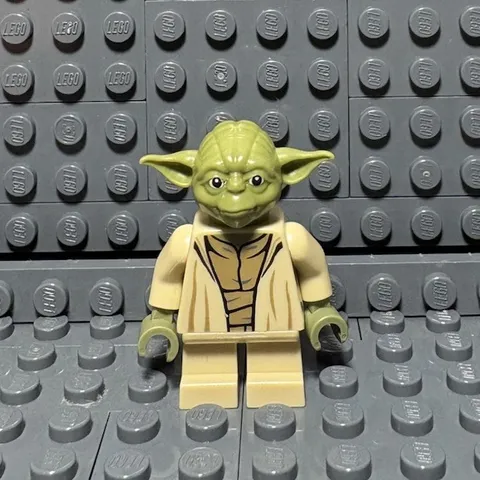 Lego Star Wars Yoda - Olive Green, Open Robe with Large Creases Minifigure