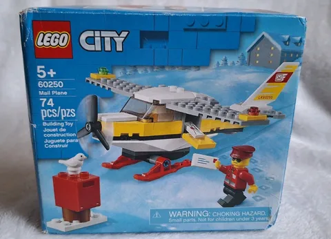 NEW LEGO CITY MAIL PLANE 60250 74 pcs