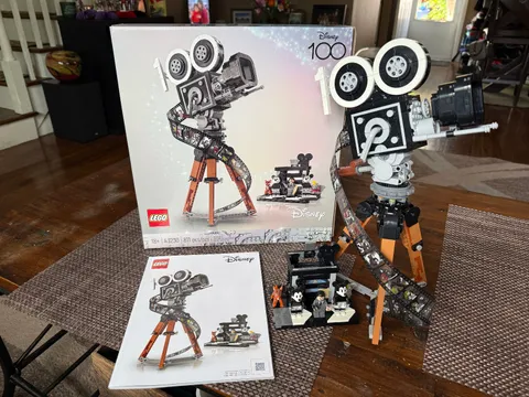 LEGO Disney: Walt Disney Tribute Camera (43230) 100% Complete + Box + Instructio