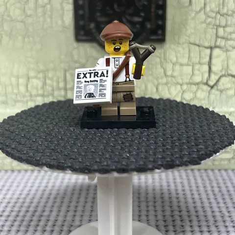 LEGO Minifigures Series 24 Newspaper Kid 71037 New  Read!!!