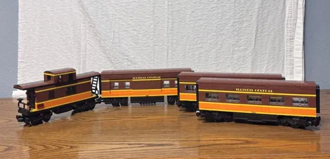 Custom Train Illinois Central - Two Passenger Carts, Baggage Cart & Caboose