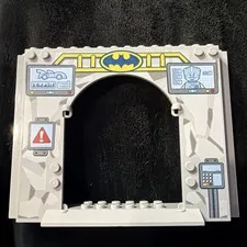 LEGO Batman Defend the Bat Cave: Bat Cave Entrance