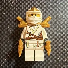 LEGO NINJAGO White Ninja Minifigure with Gold Weapons & Shoulder Armor NJO0031