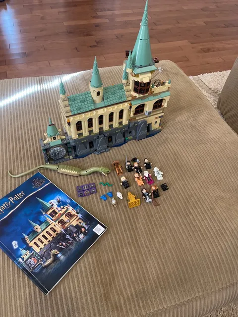 LEGO Harry Potter: Hogwarts Chamber of Secrets (76389) W Minifigs & Instructions