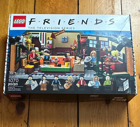 LEGO Ideas FRIENDS TV Series 21319 Complete Set 1070 pcs 16+ Box Separator