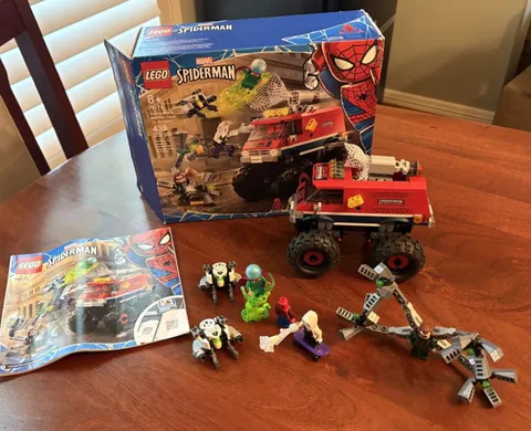 LEGO Super Heroes: Spider-Man's Monster Truck vs. Mysterio (76174)- Complete Set