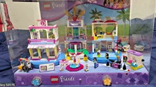 Lego rare store display with movable figures, Friends full lego set #41058