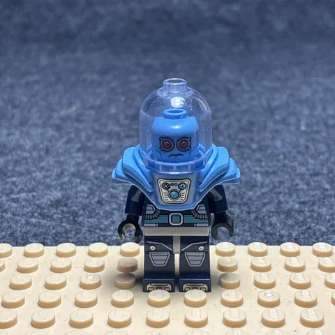 Lego Mr. Freeze Minifigure DC Super Heroes The Lego Batman Movie