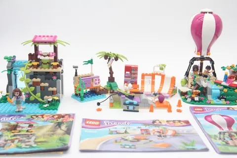 Lego Friends Lot of 3 Sets 41033 - 41097 - 41199 All 100% Complete w/ Manuals