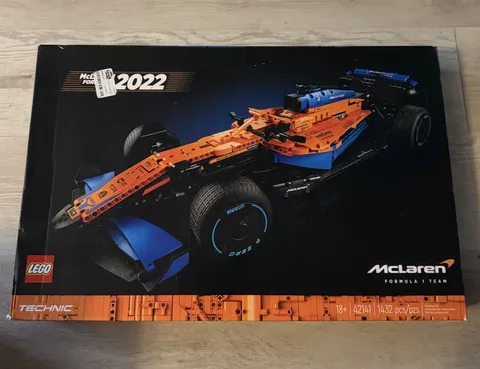 LEGO TECHNIC: McLaren Formula 1 Race Car (42141)