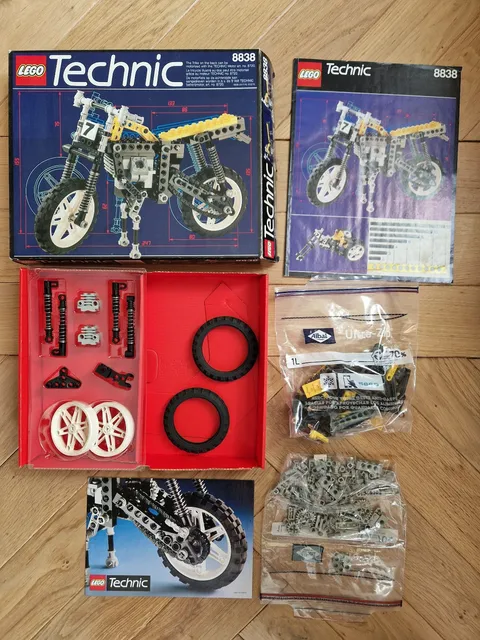 Lego vintage 8838 Shock Cycle complete with box and instructions & inner plastic