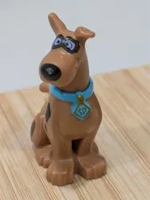 LEGO Scooby-Doo Minifigure Sitting from set 75901 part 20690pb01c01