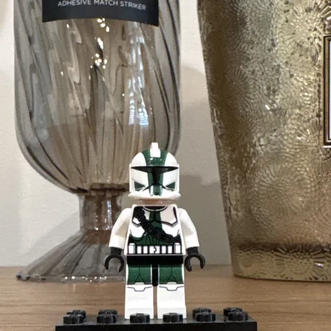 LEGO Star Wars Clone Trooper Minifigure. Phase 1 Commander Gree