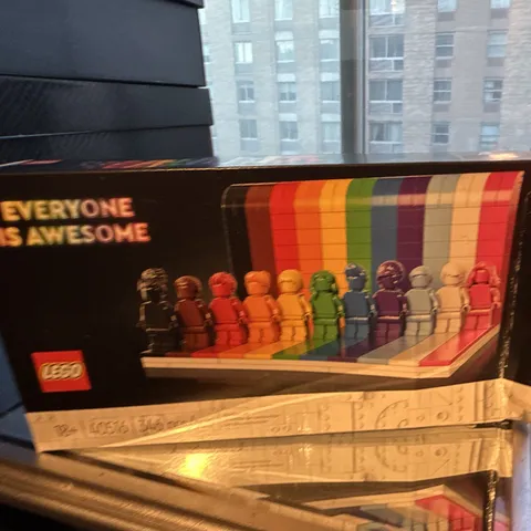 LEGO 40516 Everyone Is Awesome Complete Set 346 pcs Age 18+ (2021)