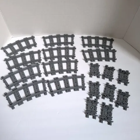 Lego Train Track Lot Of 10 Curved Tracks 53400 and 8 Pieces Of 64023 Gray