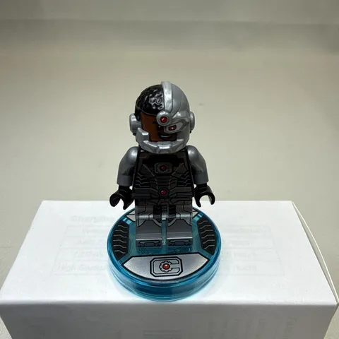 LEGO Dimensions DC Superheroes CYBORG minifigure with disc