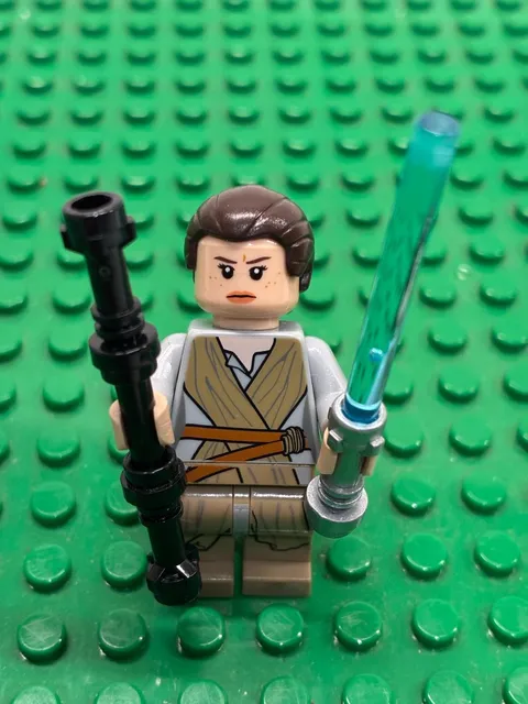 LEGO Star Wars Rey - Dark Tan Jacket Minifigure w/ Lightsaber & Staff (SW0888)