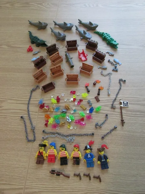 LEGO Minifigure Pirate shark alligator treasure chest weapons  ...Lot