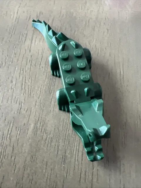 LEGO 6026c01 Dark Green Alligator / Crocodile with 8 Teeth
