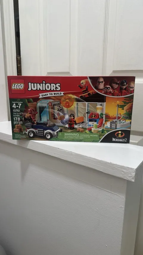 SEALED LEGO Juniors: The Great Home Escape (10761) DISNEY THE INCREDIBLES