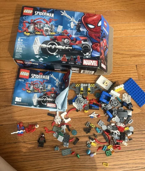 LEGO Super Heroes: Spider-Man Bike Rescue (76113) Not Complete