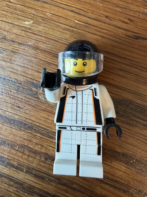 LEGO SPEED CHAMPIONS MCLAREN SOLUS GT DRIVER MINIFIGURE WITH FREE SHIPPING
