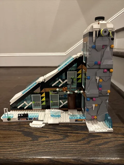 LEGO 60366 City Ski and Climbing Center Minifigures Incomplete