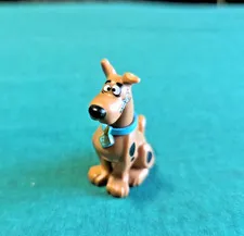 LEGO SCOOBY-DOO MINIFIGURE SITTING DOWN VERSION NICE CONDITION