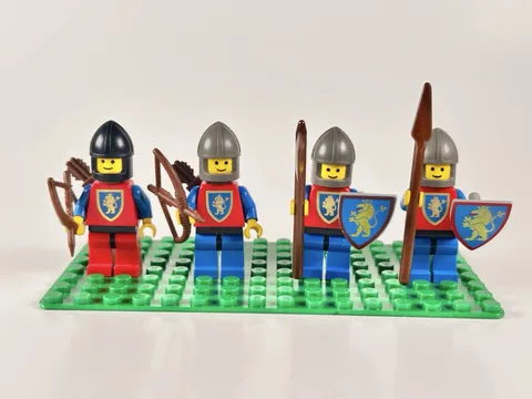 Vintage 80's LEGO Minifig Castle Lion Knights Lot of 4 with Accessories