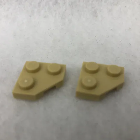 LEGO 26601 Tan Wedge, Plate 2 x 2 Cut Corner (x2)