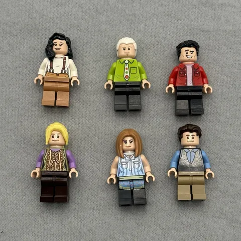 LEGO F.R.I.E.N.D.S. Central Park (21319) 6 Minifigures from TV Show Friends