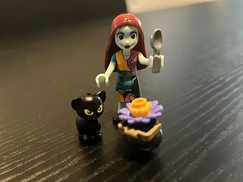 Sally Lego Character With Cat And Cauldron Nightmare Before Christmas ￼