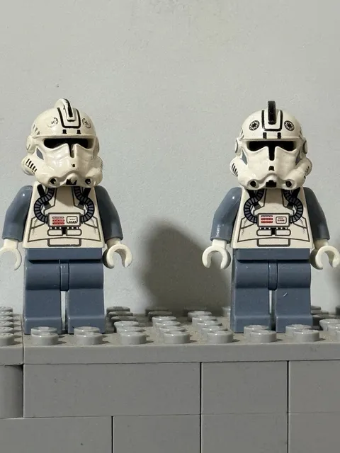 Two V-Wing Pilots